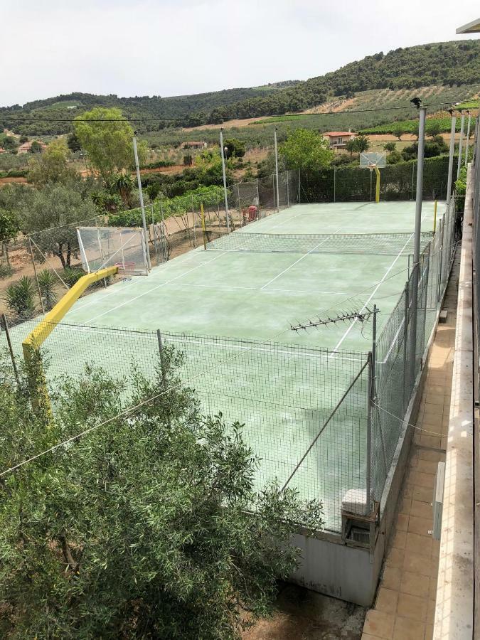 Country Villa Peloponnese With Tennis Court And Pool Zevgolateion Екстер'єр фото